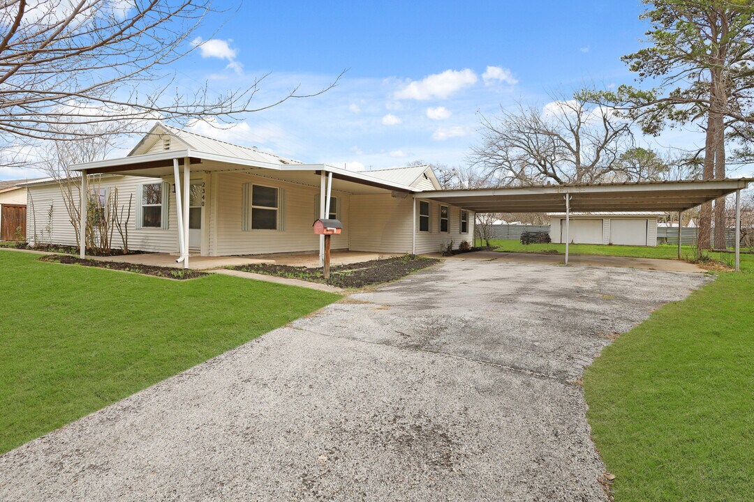 2340 Harris Ln in Haltom City, TX - Foto de edificio