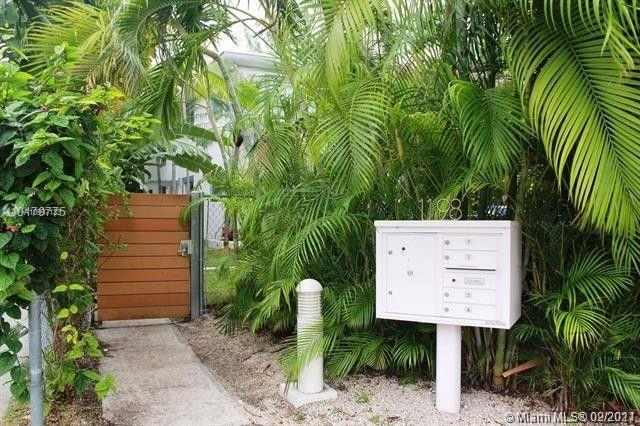 1198 Marseille Dr-Unit -4 in Miami Beach, FL - Building Photo - Building Photo