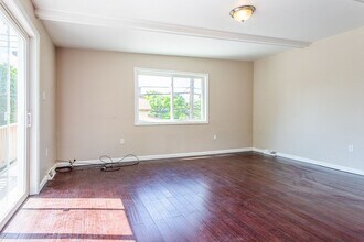 635 McLain St in Pittsburgh, PA - Building Photo - Building Photo