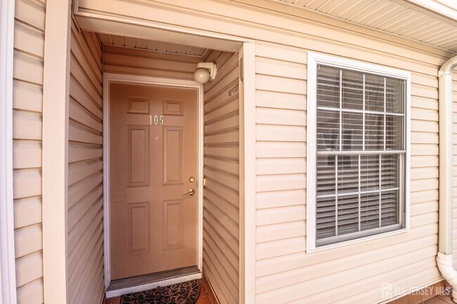 105 Adamecs Way in South Amboy, NJ - Building Photo - Building Photo