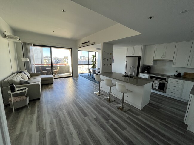 222 S Central Ave, Unit 340 in Los Angeles, CA - Building Photo - Building Photo