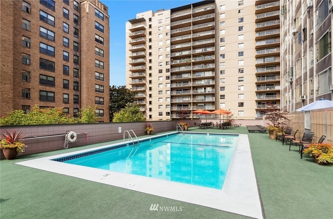 1221 Minor Ave, Unit Sutton 602 in Seattle, WA - Foto de edificio - Building Photo