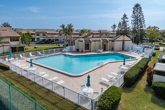 Townhomes at Lake Seminole in Seminole, FL - Building Photo - Building Photo