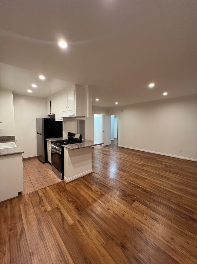 1616 Armacost Ave, Unit 8