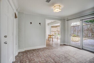 2228 Addison Rd in Houston, TX - Building Photo - Building Photo