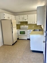 227 Railroad St, Unit 2 in Thomaston, CT - Building Photo - Building Photo