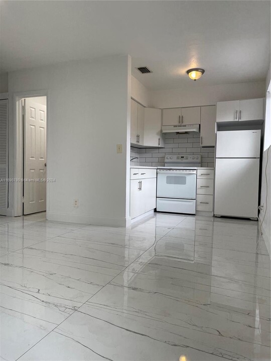 2319 Farragut St, Unit 3 in Hollywood, FL - Building Photo