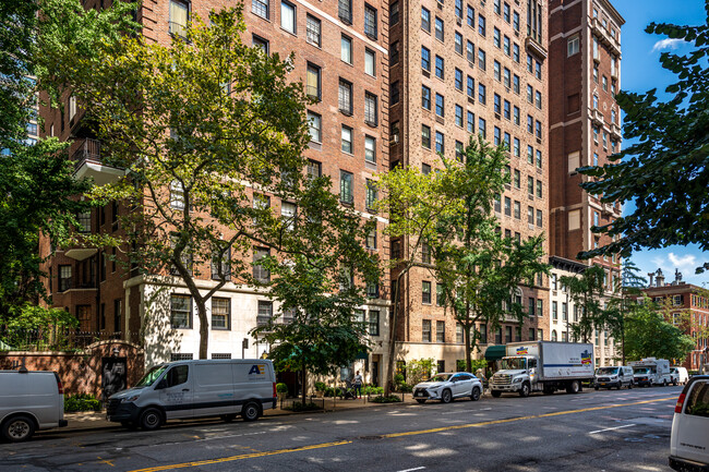 447 E 57th St in New York, NY - Foto de edificio - Building Photo