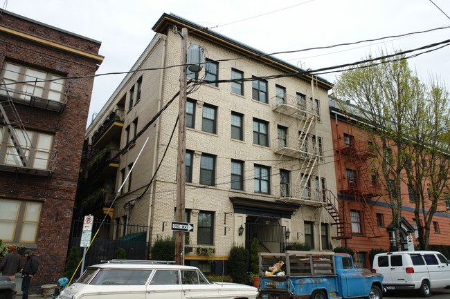 Trinity Plaza Apartments in Portland, OR - Building Photo - Building Photo