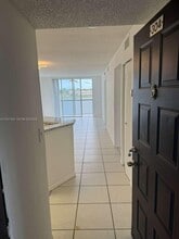 8710 N Sherman Cir in Miramar, FL - Building Photo - Building Photo
