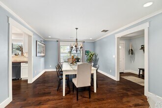 2710 Colonial Dr in Dickinson, TX - Foto de edificio - Building Photo