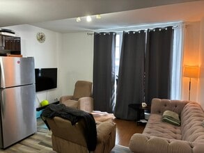 7070 Chem. de la Côte St Luc in Montréal, QC - Building Photo - Building Photo