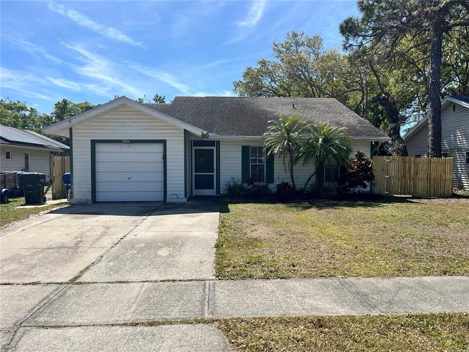 5834 Darren Ct in Clearwater, FL - Building Photo