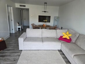 9320 Fontainebleau Blvd in Miami, FL - Building Photo - Building Photo