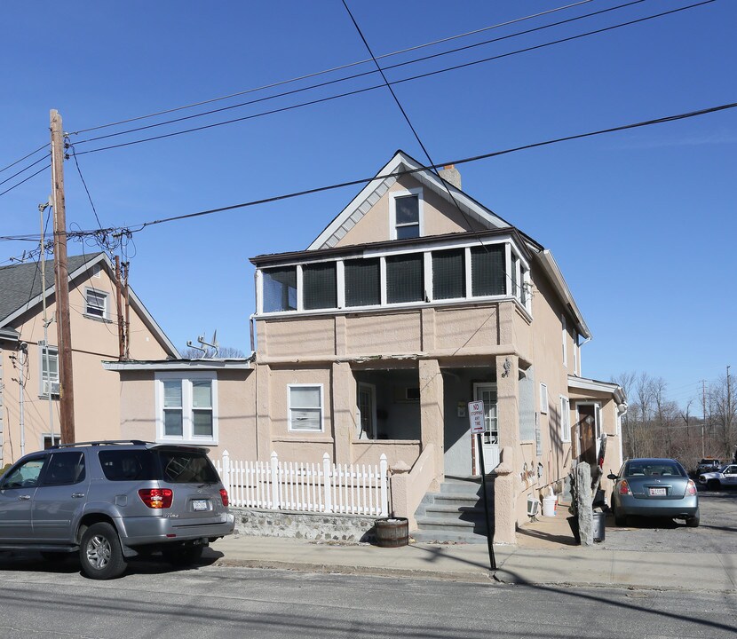 44 Grove St in Glen Cove, NY - Foto de edificio