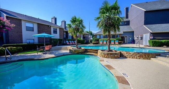 Ridgeview Place Apartments in Irving, TX - Foto de edificio - Building Photo