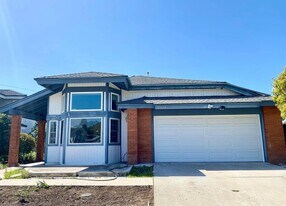 13704 Quinton Rd in San Diego, CA - Building Photo