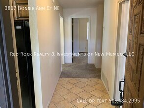 3807 Bonnie Ann Ct NE in Albuquerque, NM - Building Photo - Building Photo
