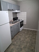 1931 Clinton St in Aurora, CO - Foto de edificio - Building Photo