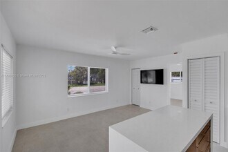 1228 NE 5th Ave-Unit -1 in Fort Lauderdale, FL - Building Photo - Building Photo