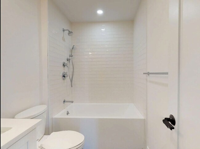 41 Fairbanks St, Unit 1 in Boston, MA - Foto de edificio - Building Photo