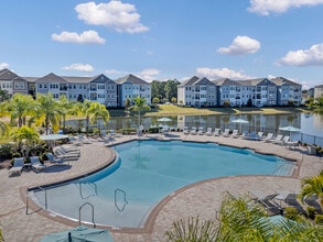 The Carlton of West Melbourne in West Melbourne, FL - Foto de edificio - Building Photo