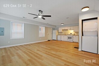 629 SE Oak St in Minneapolis, MN - Foto de edificio - Building Photo