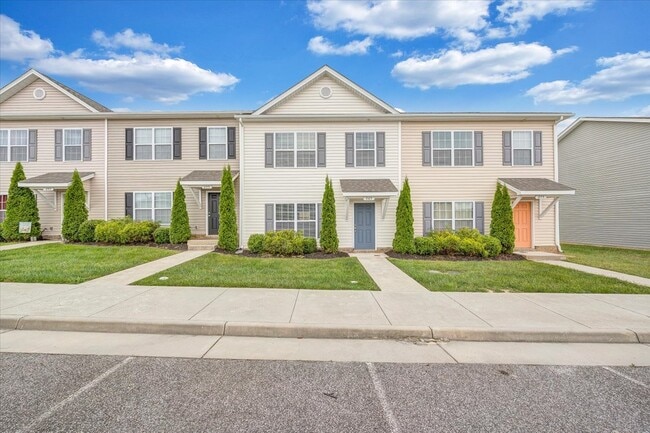 New River Townhomes in Christiansburg, VA - Foto de edificio - Building Photo