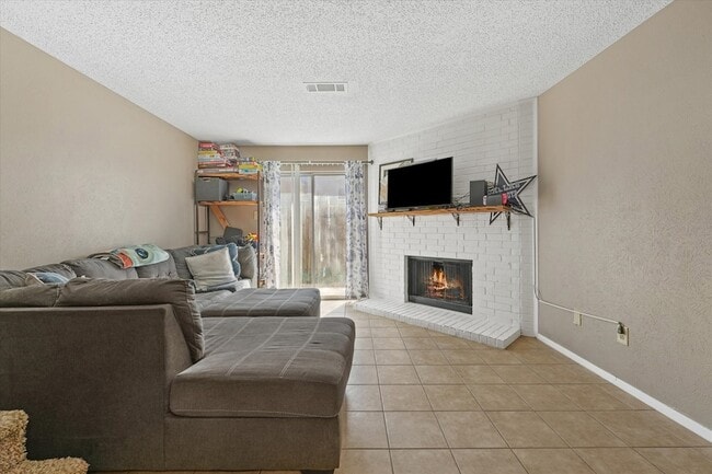 621 Carriagehouse Ln, Unit 2 in Garland, TX - Building Photo - Building Photo