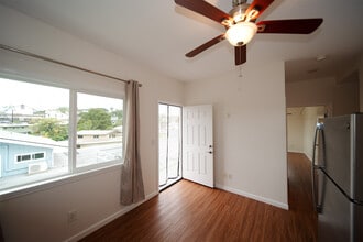 1314 Hoohulu St in Pearl City, HI - Foto de edificio - Building Photo