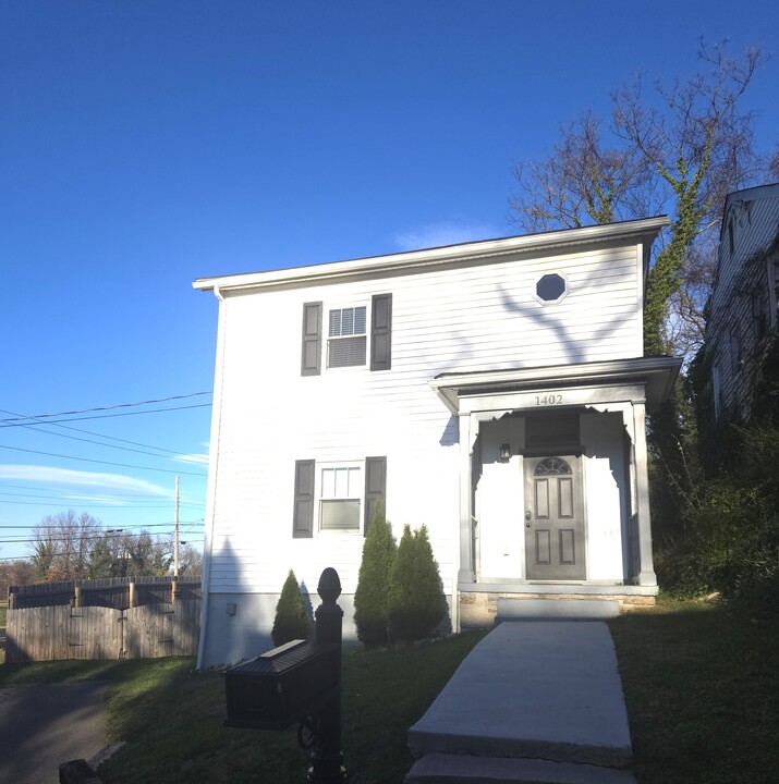 1402 Jackson St in Lynchburg, VA - Foto de edificio