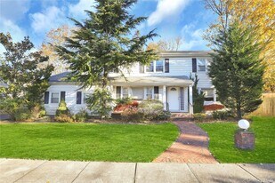 220 Jackson Pl in Hewlett, NY - Building Photo