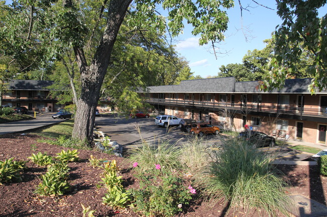 Glen Park Apartments in Webster Groves, MO - Building Photo - Building Photo