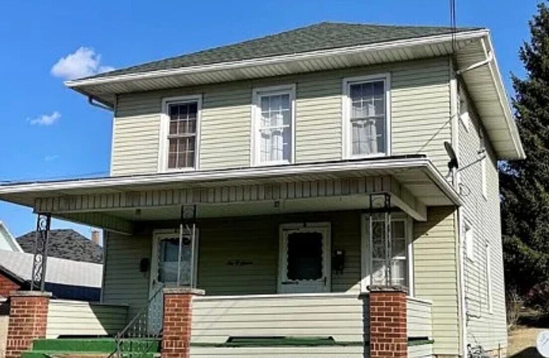 1007 Huey St in New Castle, PA - Building Photo