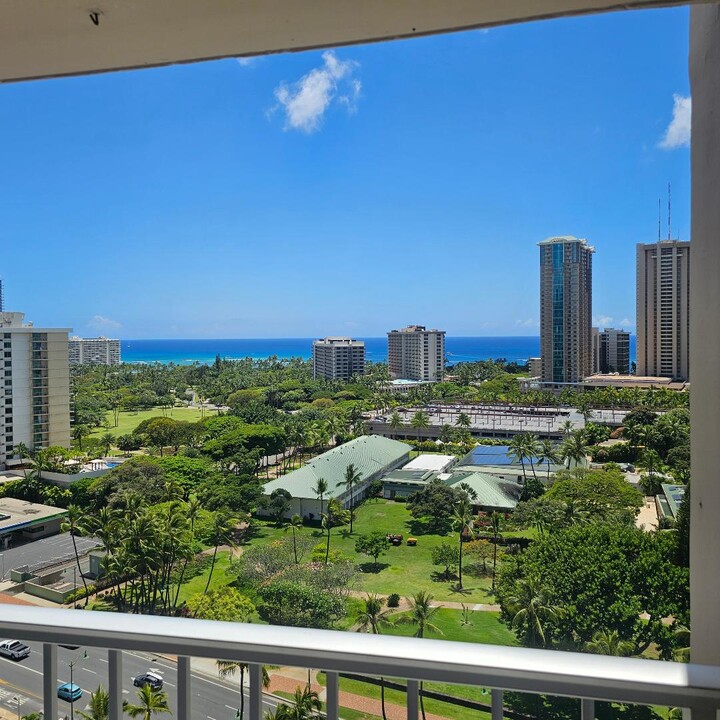 430 Keoniana St in Honolulu, HI - Building Photo