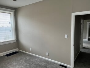 3643 W 8th St in Cincinnati, OH - Building Photo - Building Photo