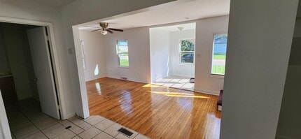 304 Wilshire Dr in Machesney Park, IL - Building Photo - Building Photo