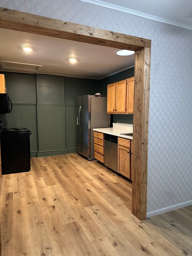 120 N Washington St, Unit #UPPR in Owosso, MI - Building Photo - Building Photo