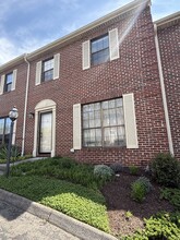 437 S Gallaher View Rd in Knoxville, TN - Foto de edificio - Building Photo