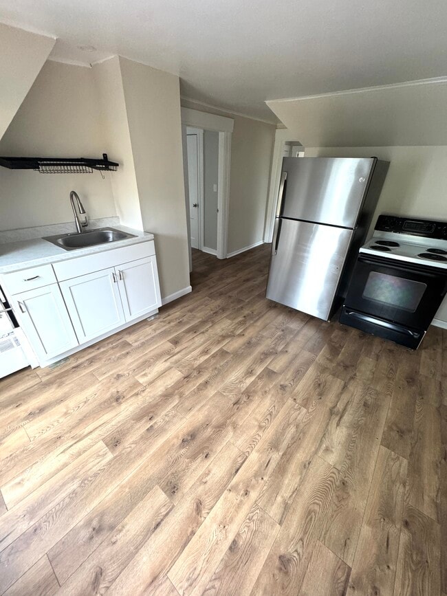 180 Notre Dame Ave, Unit #3 in Manchester, NH - Building Photo - Building Photo