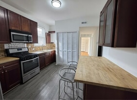 2908 N Springfield Ave, Unit 2R in Chicago, IL - Building Photo