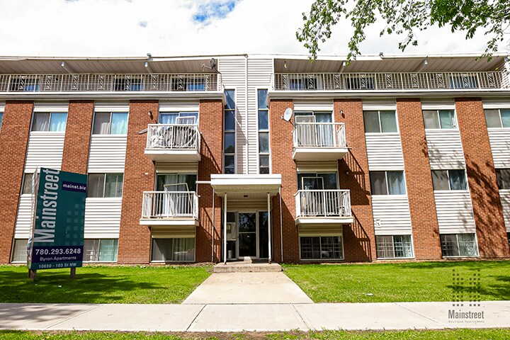 Byron Apartments in Edmonton, AB - Building Photo