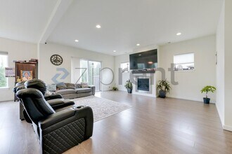 11226 SE 254th St in Kent, WA - Building Photo - Building Photo