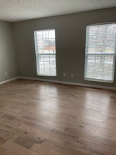 1229 Crossbrook Blvd in Galloway, OH - Foto de edificio - Building Photo