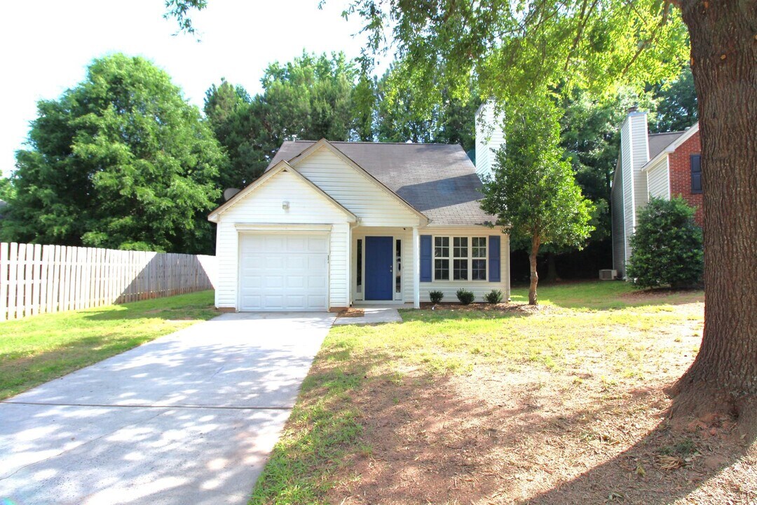 5214 Grass Run Ct in Charlotte, NC - Building Photo