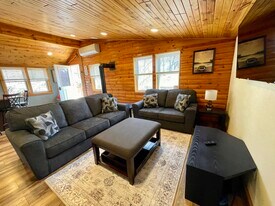 2154 Twin Springs Rd, Unit Twin Springs Apartment in Decorah, IA - Building Photo