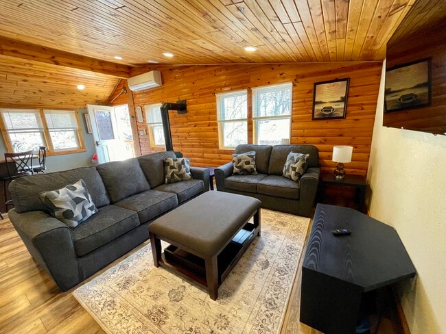 2154 Twin Springs Rd, Unit Twin Springs Apartment