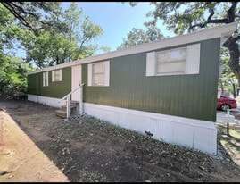 215 Weeks Rd in Cleburne, TX - Building Photo