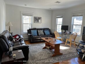 29 Brackett St, Unit 2P in Boston, MA - Building Photo - Building Photo