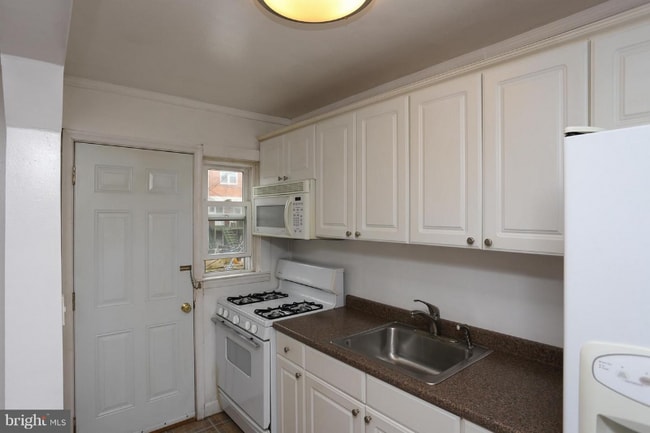 2147 Whistler Ave photo'